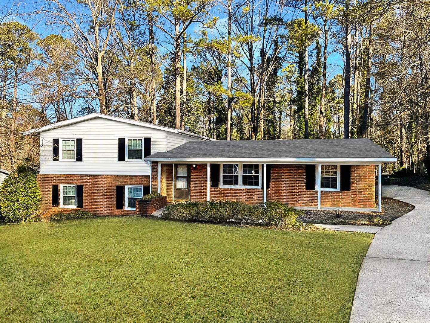Athens House: 210 Davis Estates Road
