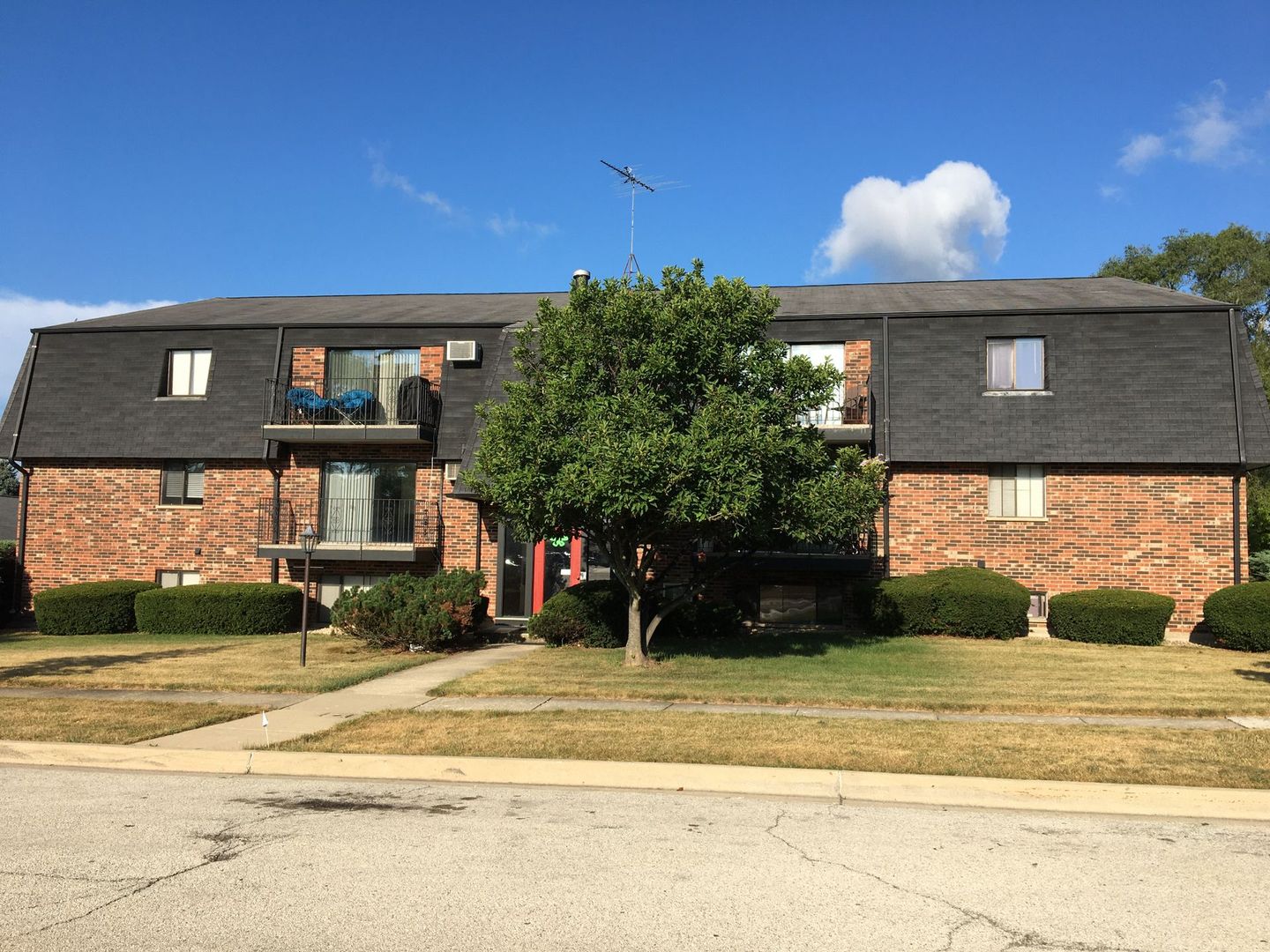West Dundee Apartment: 428 Cavalier Ct