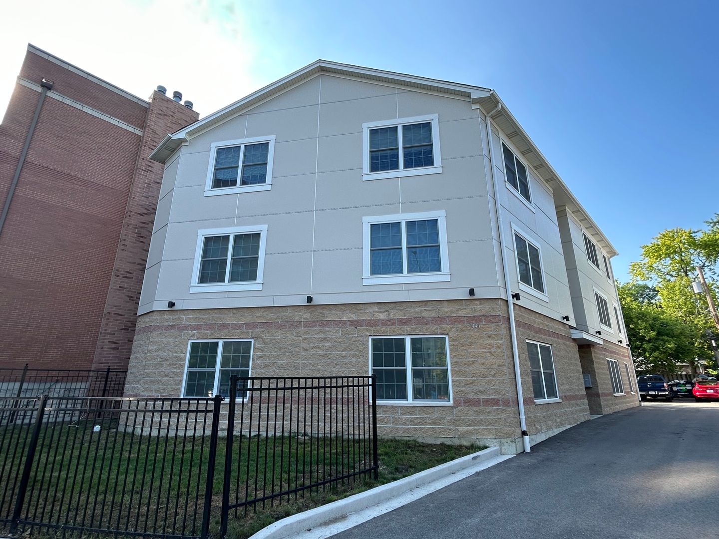 Chicago Apartment: 7441 N. Rogers Ave