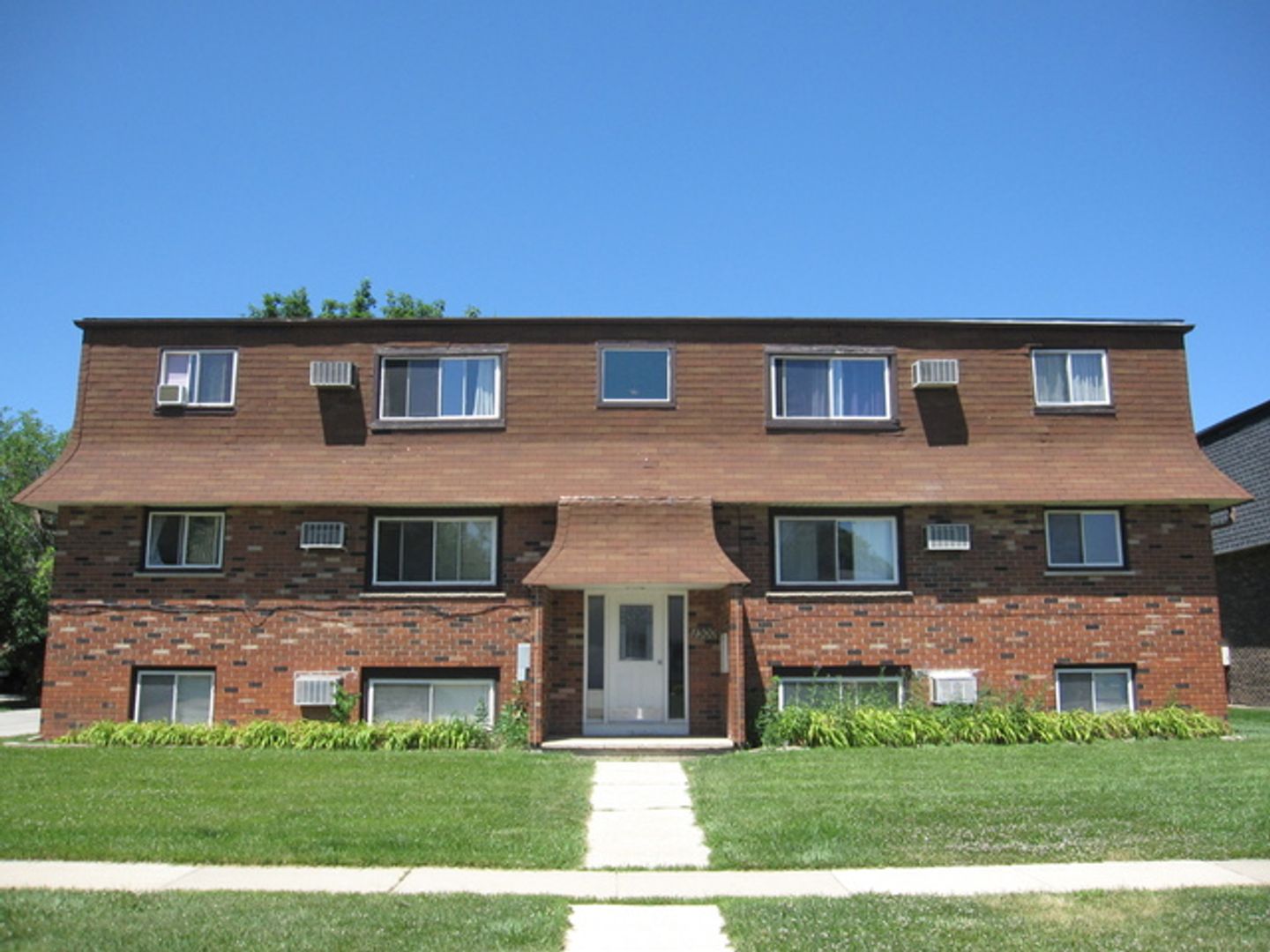 Elgin Apartment: 1300 Getzelman Drive