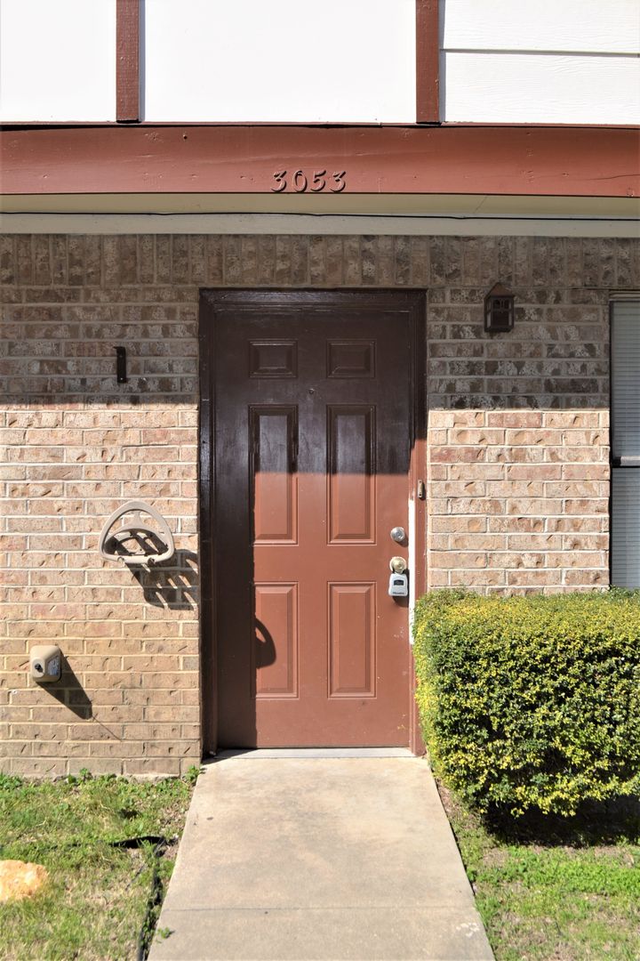 Denton House: 3053 Olympia Dr.