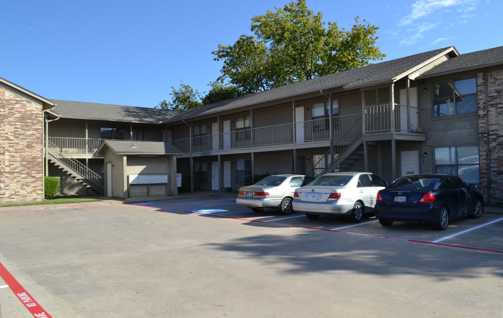 Denton Apartment: 2526 W Prairie