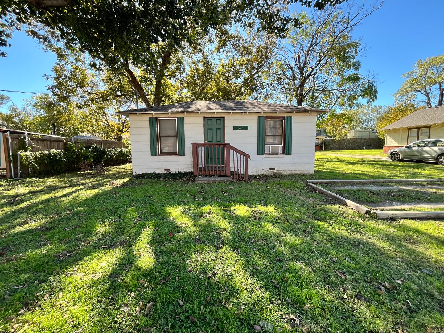 Denton House: 511 W. Collins St.
