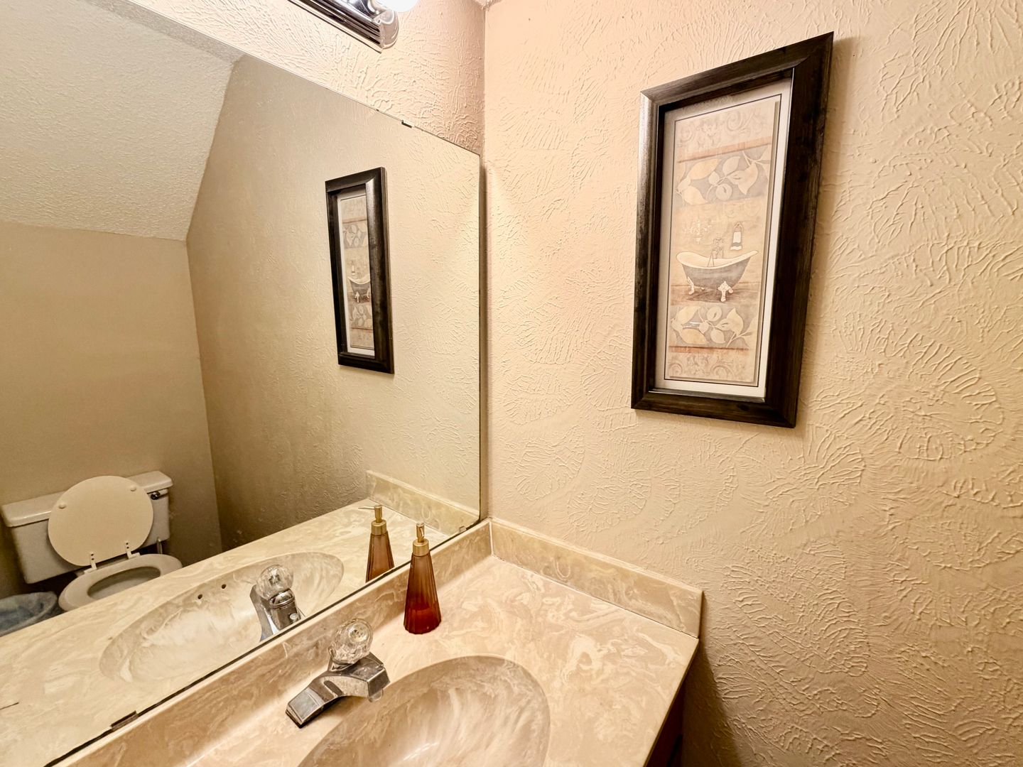 Denton House: 1251 Dallas Drive