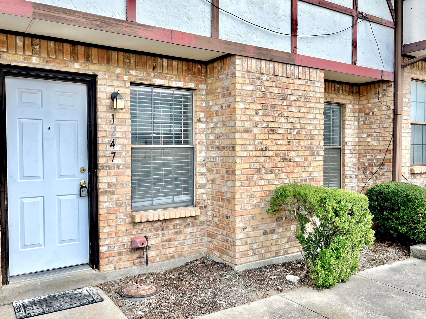 Denton House: 1247 Dallas Drive