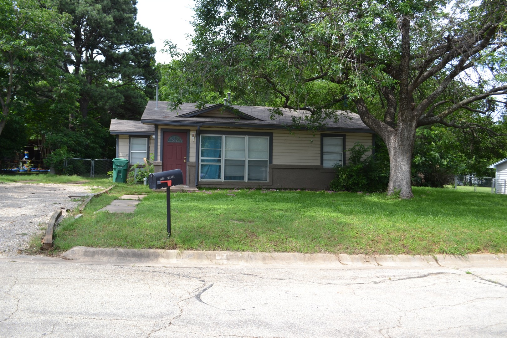 Denton House: 1609 Wayne St.