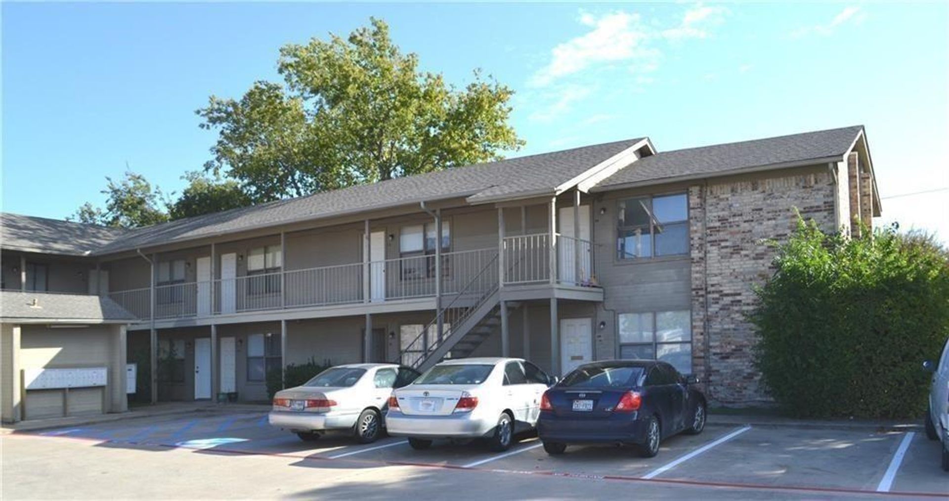 Denton Apartment: 2526 W Prairie