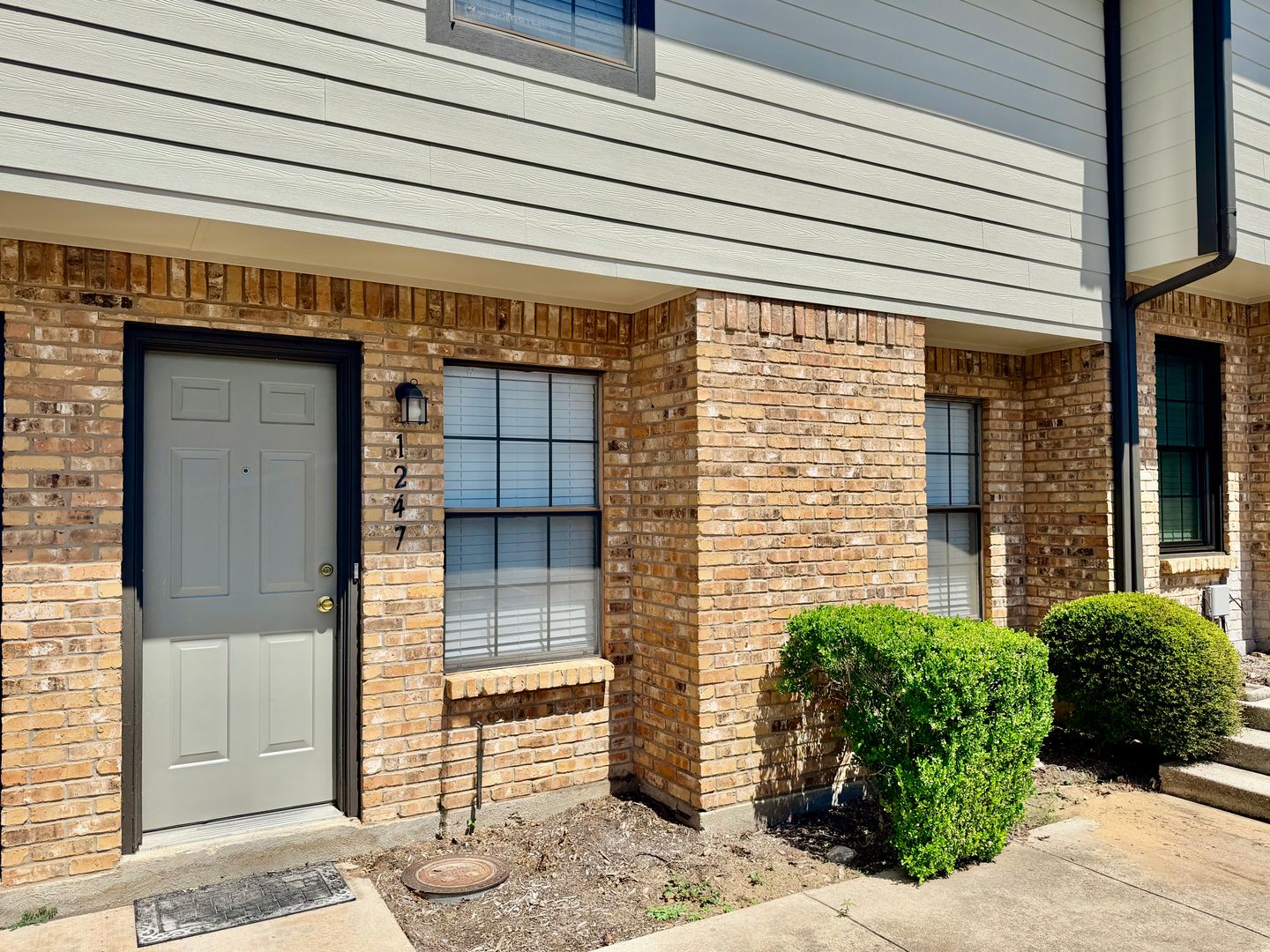 Denton House: 1247 Dallas Drive