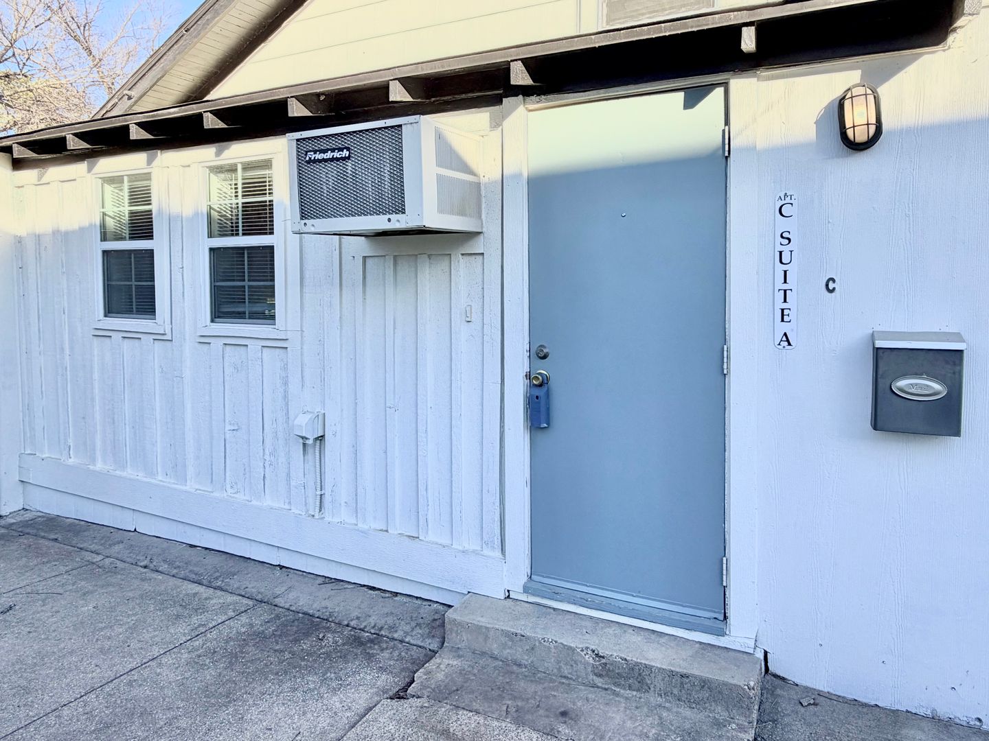 Denton House: 1002 Gregg St.