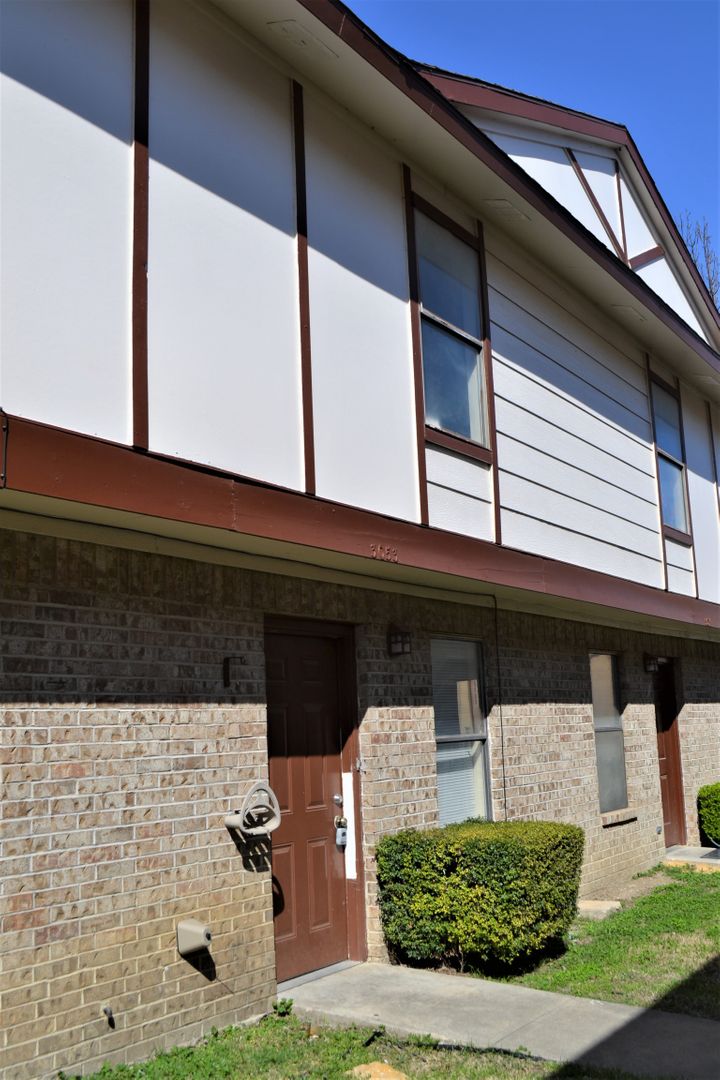 Denton House: 3053 Olympia Dr.