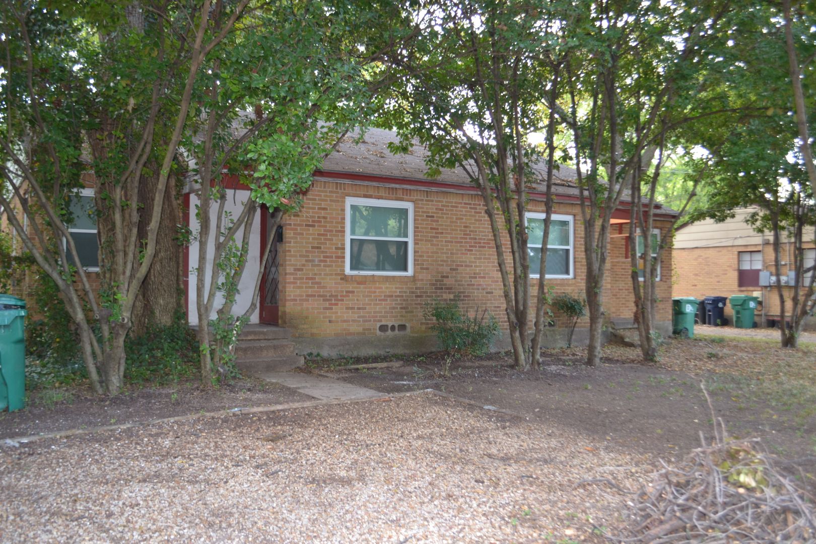Denton Apartment: 904 Denton St.
