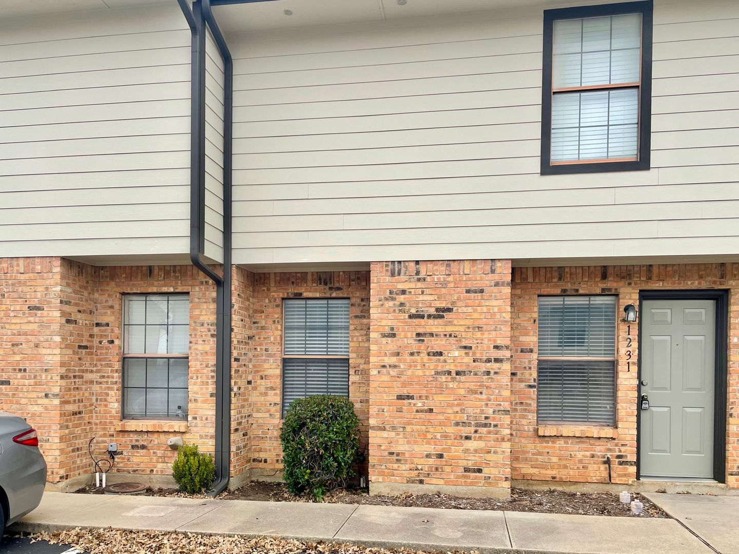 Denton House: 1231 Dallas Drive