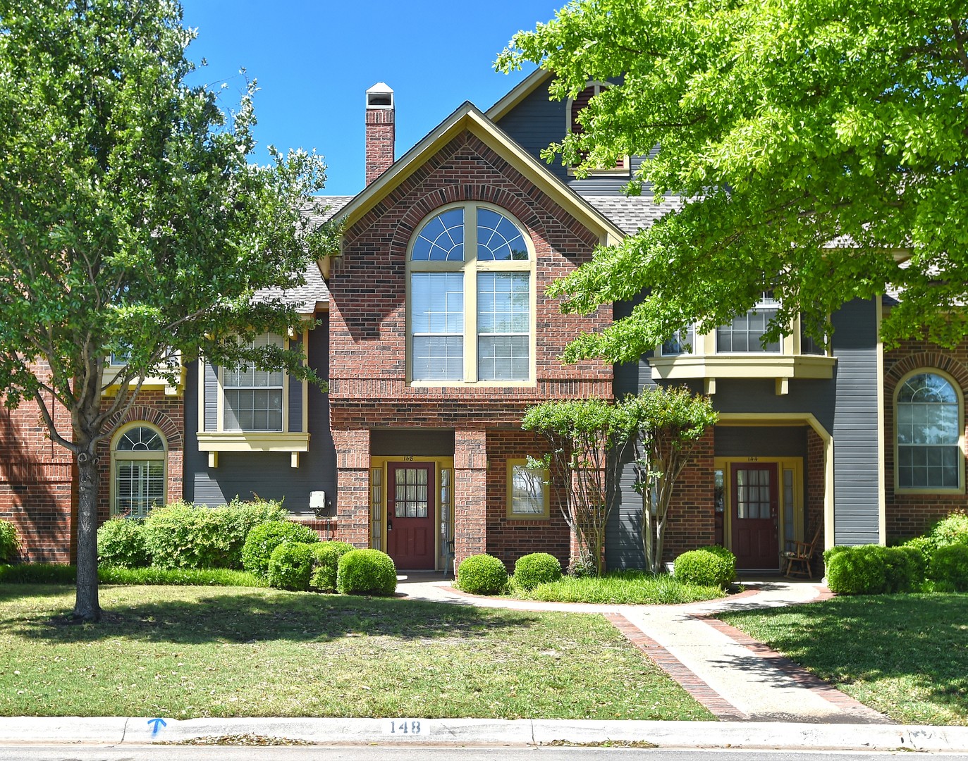 Denton Apartment: 148 Cobblestone Row