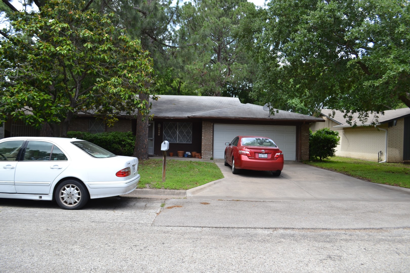 Denton House: 2717 Foxcroft Cir.