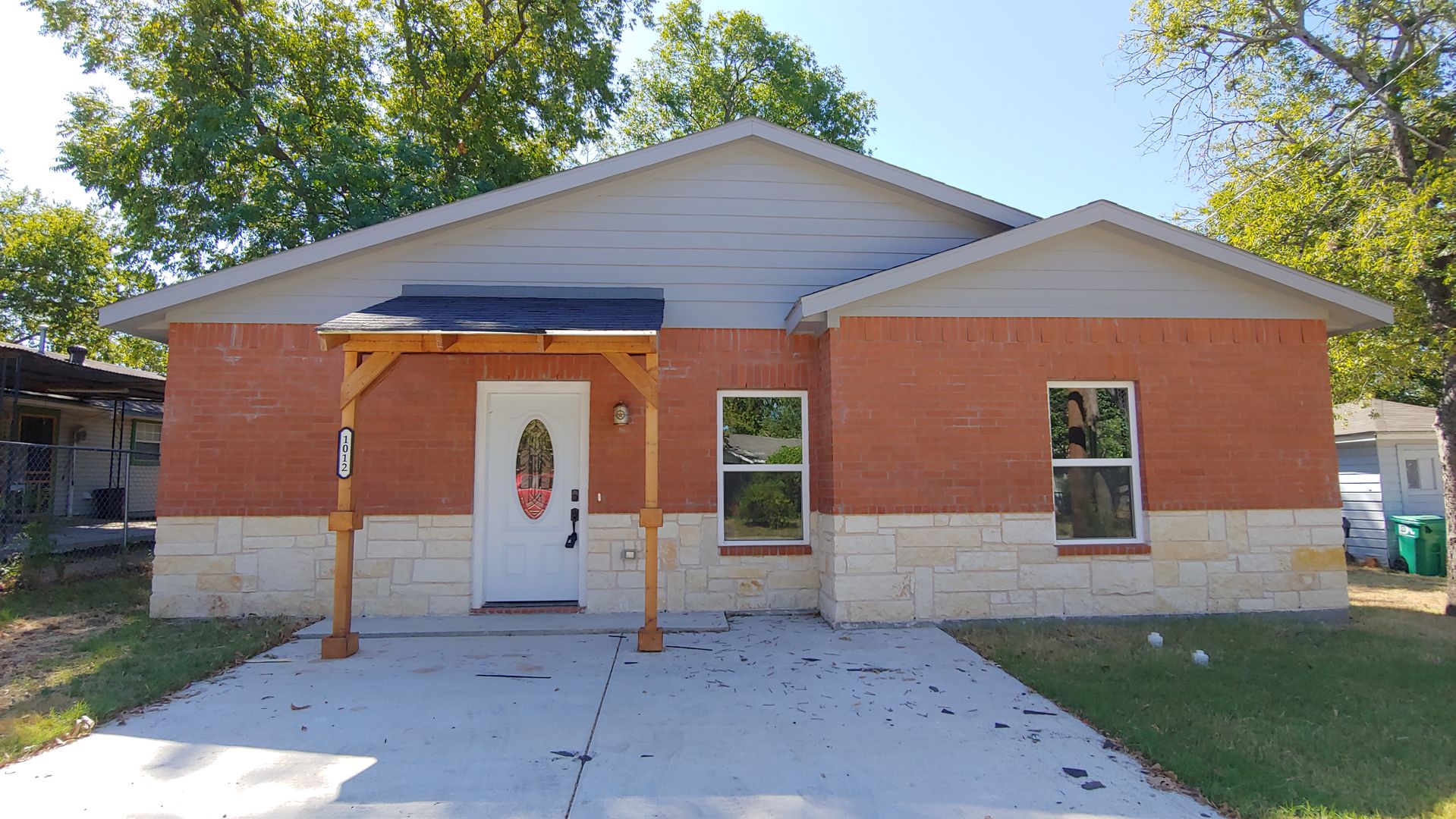 Denton House: 1012 E. Oak St.