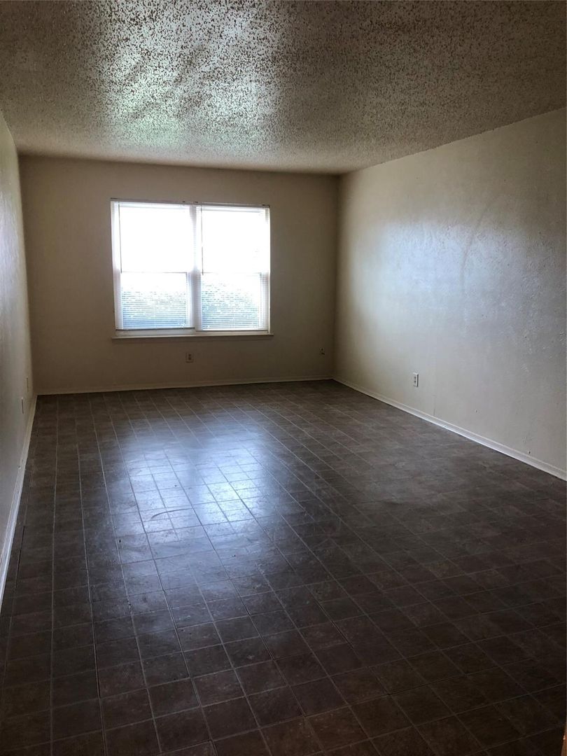 Denton Apartment: 410 Bryan St.