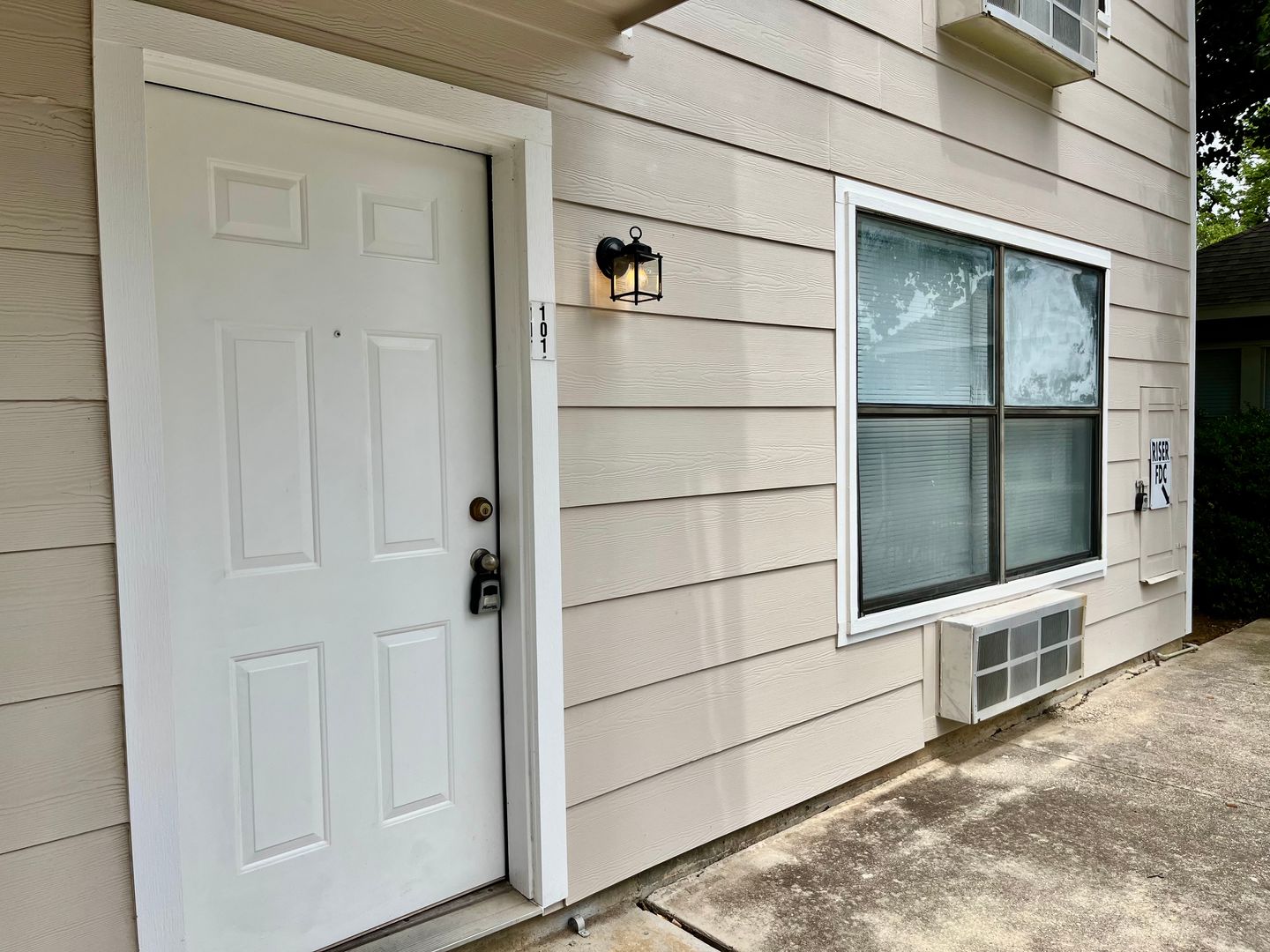 Denton Apartment: 701 W Sycamore Street