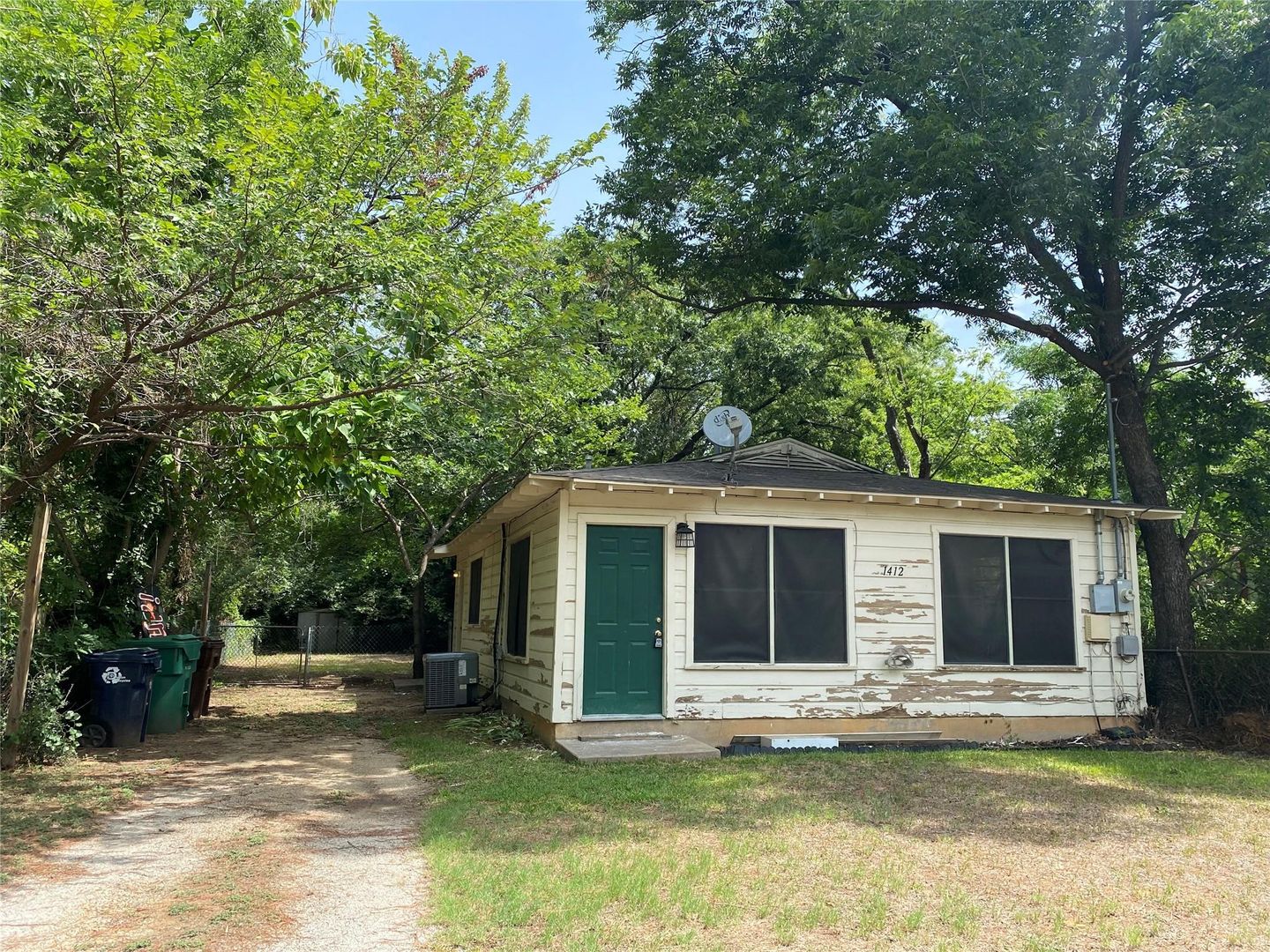 Denton House: 1412 Oakwood Dr