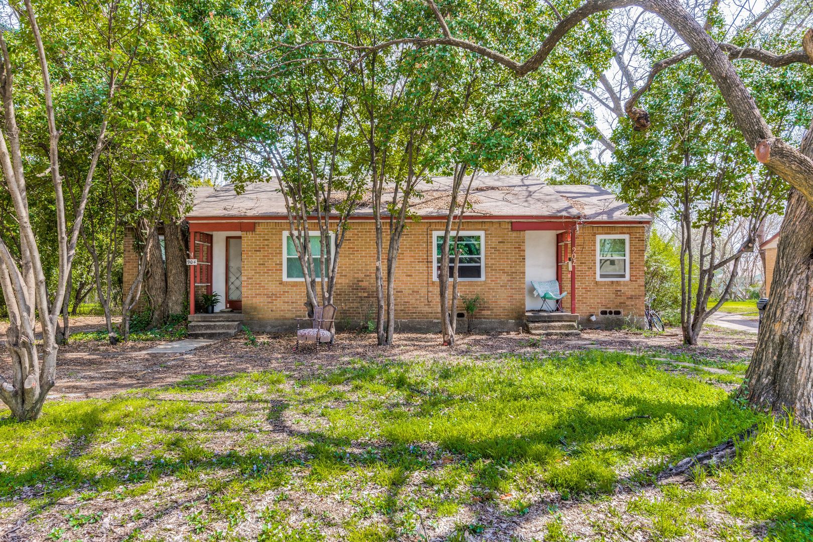 Denton Apartment: 902 Denton St.