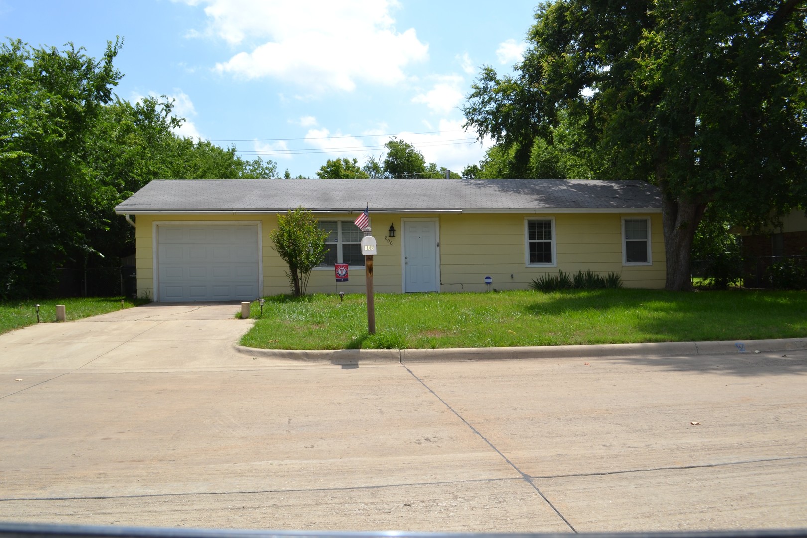 Sanger House: 806 1st Street