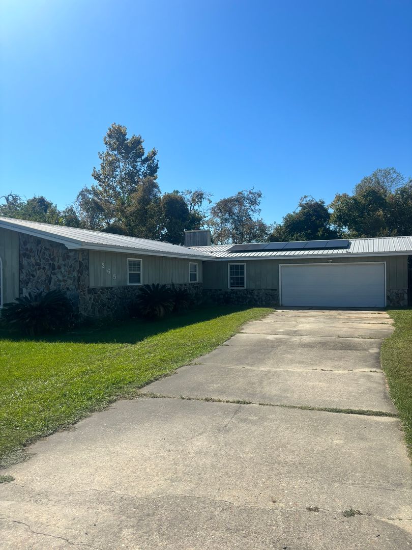 Panama City House: 265 N. Charlene Dr