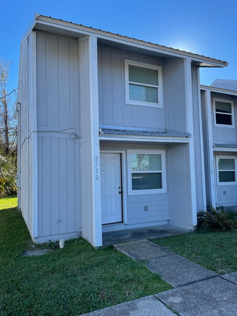 Panama City House: 2712 E 17th St