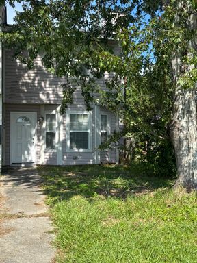 2bd 1.5ba Townhouse w/ Bonus Rm & Deck – photo 1