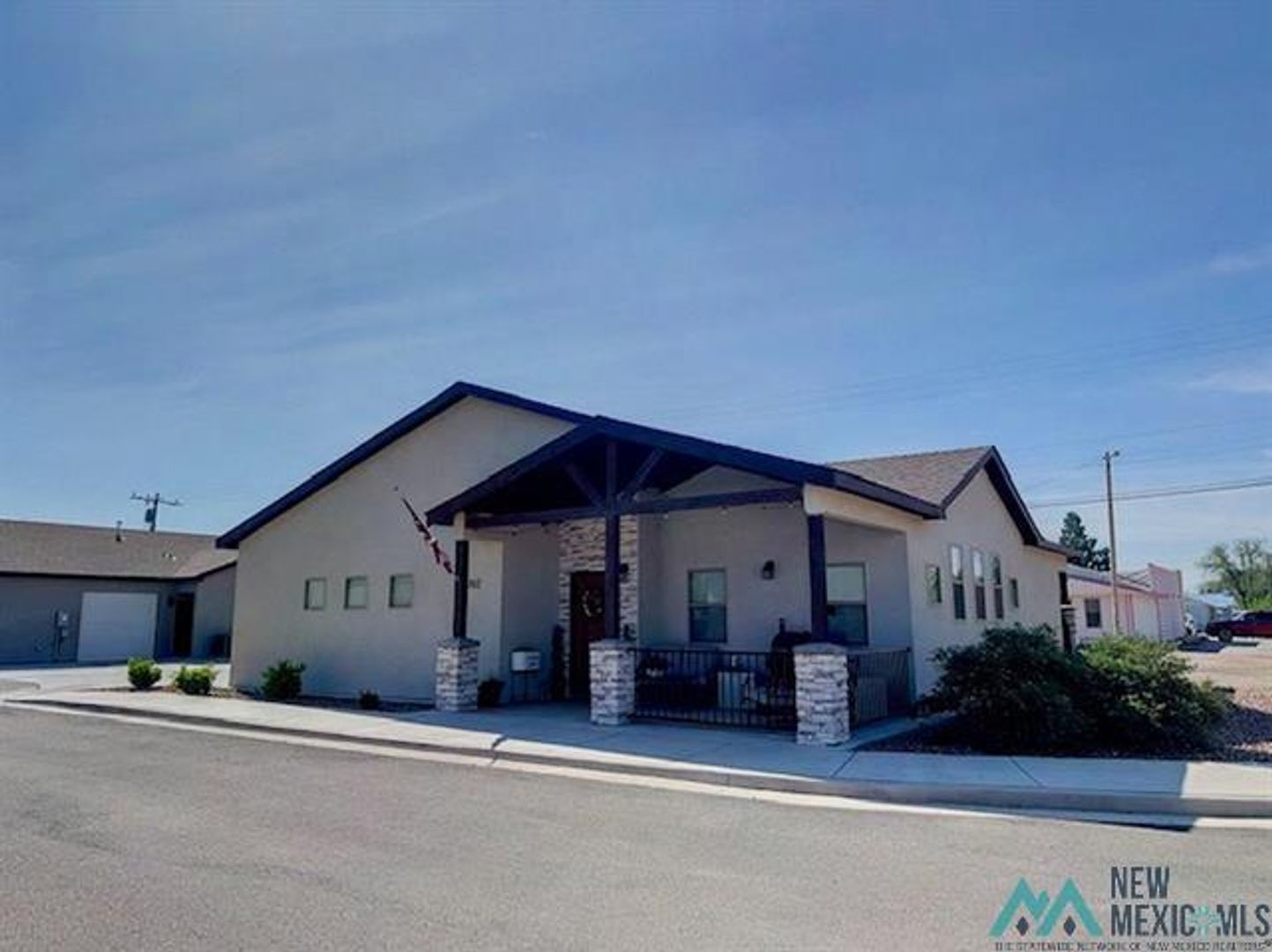 Artesia Townhome: 707 W Santa Fe Trail