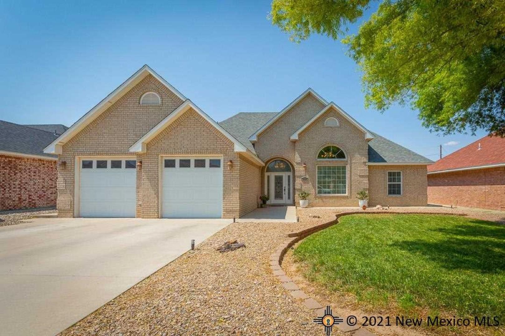 Artesia House: 1606 Runyan