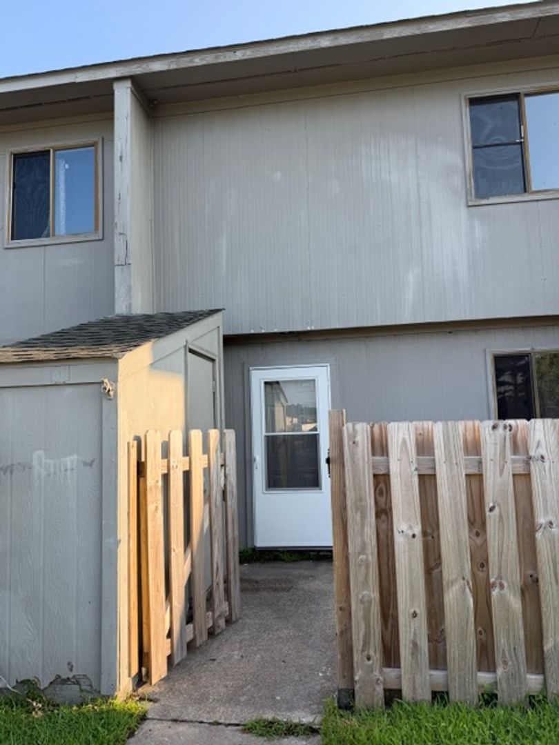 Havelock Apartment: 176 Brown Blvd