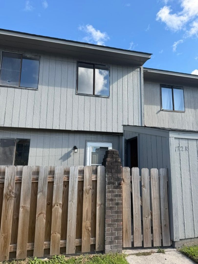 Havelock Apartment: 176 Brown Blvd