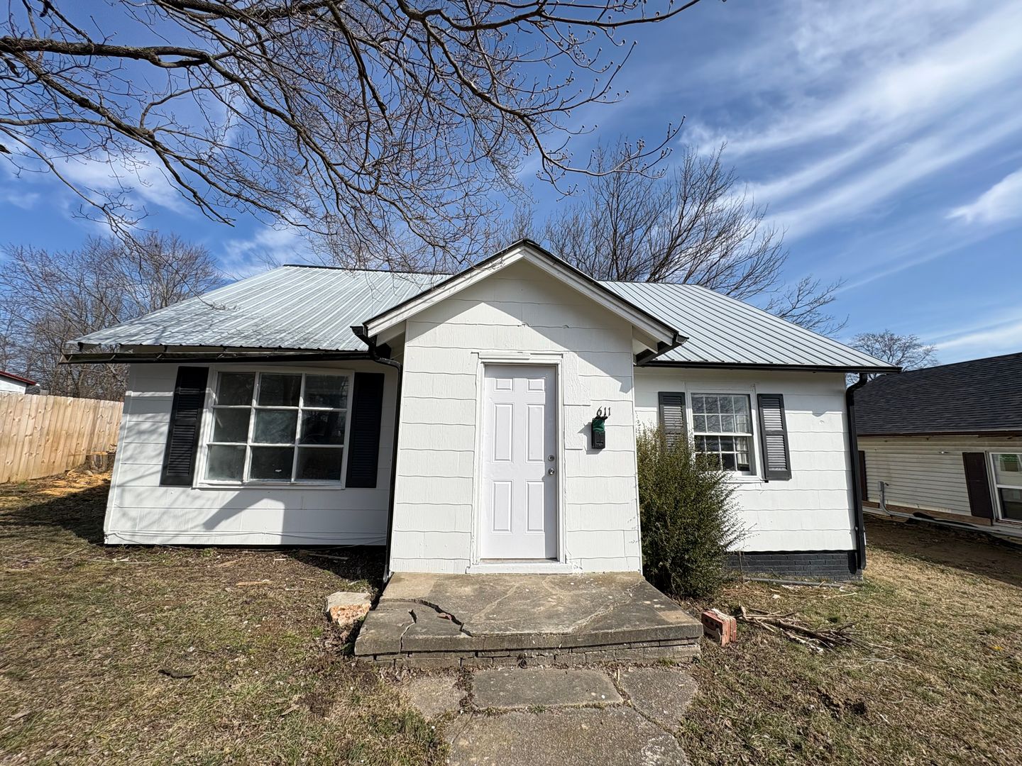 Glasgow House: 611 E Main Street