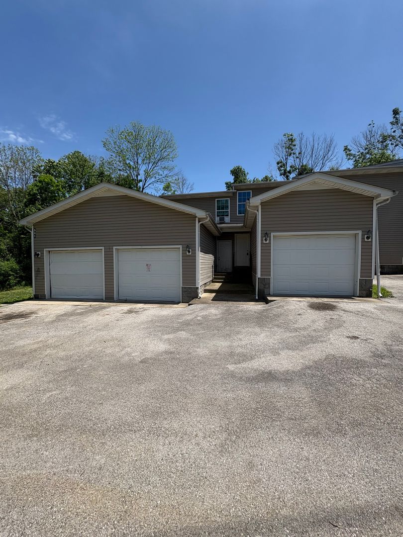 Bowling Green Apartment: 541 McFadin Station Street