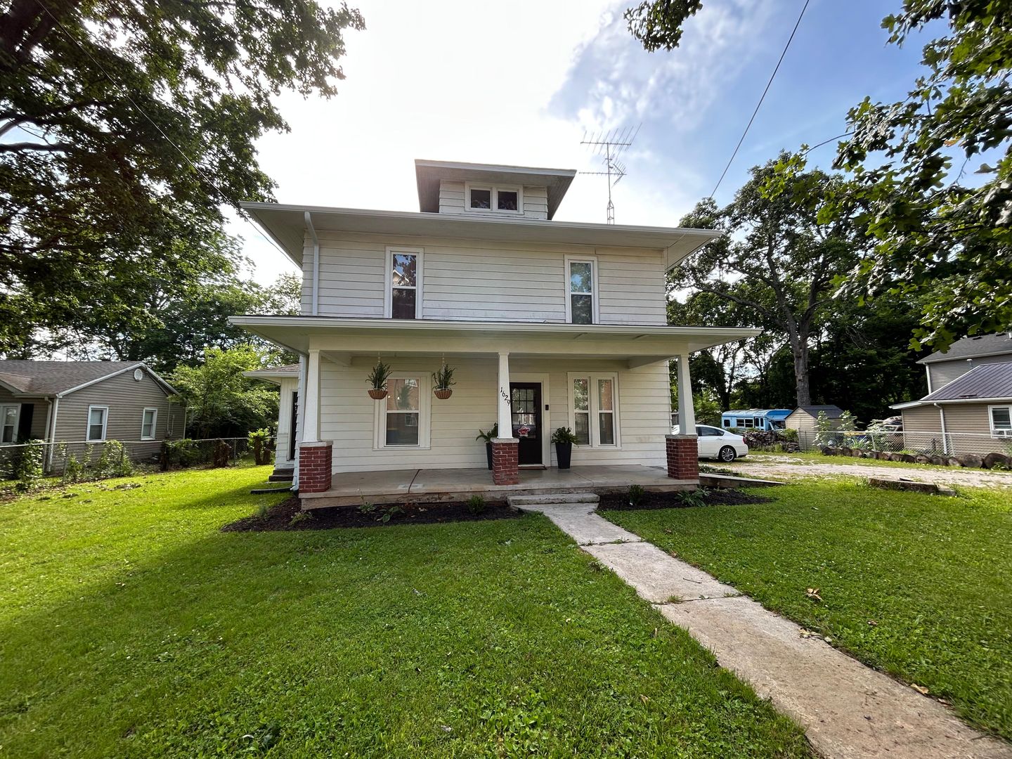 Bowling Green Apartment: 1629 Forrest Drive