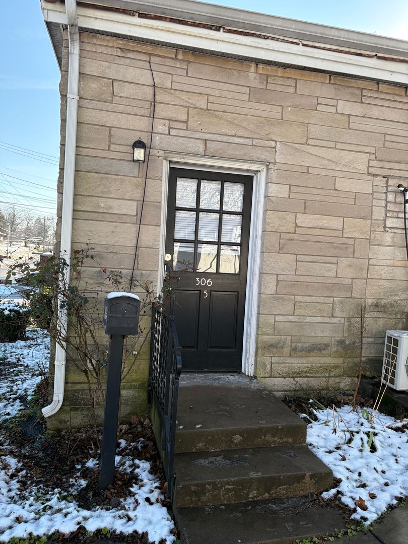 Glasgow Apartment: 306 East Main Street