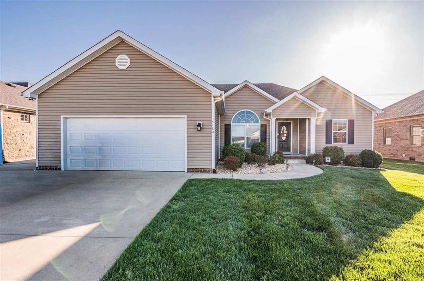 Bowling Green House: 5480 Green Ash Drive