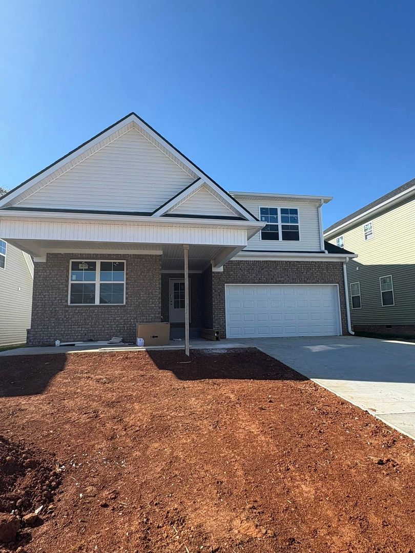 Bowling Green House: 566 Vining Lane