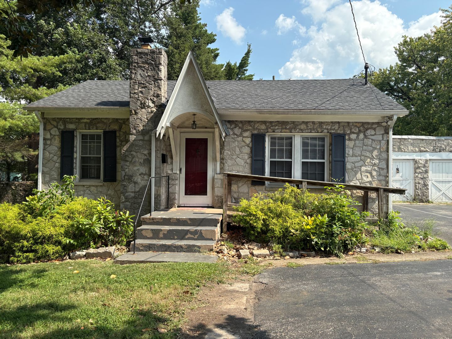 Bowling Green Apartment: 1338 College Street