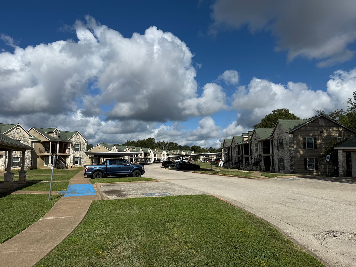 Crockett Apartment: 1406 Cole Creek Lane