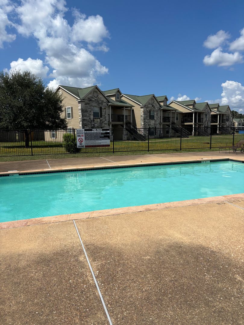 Crockett Apartment: 1406 Cole Creek Lane