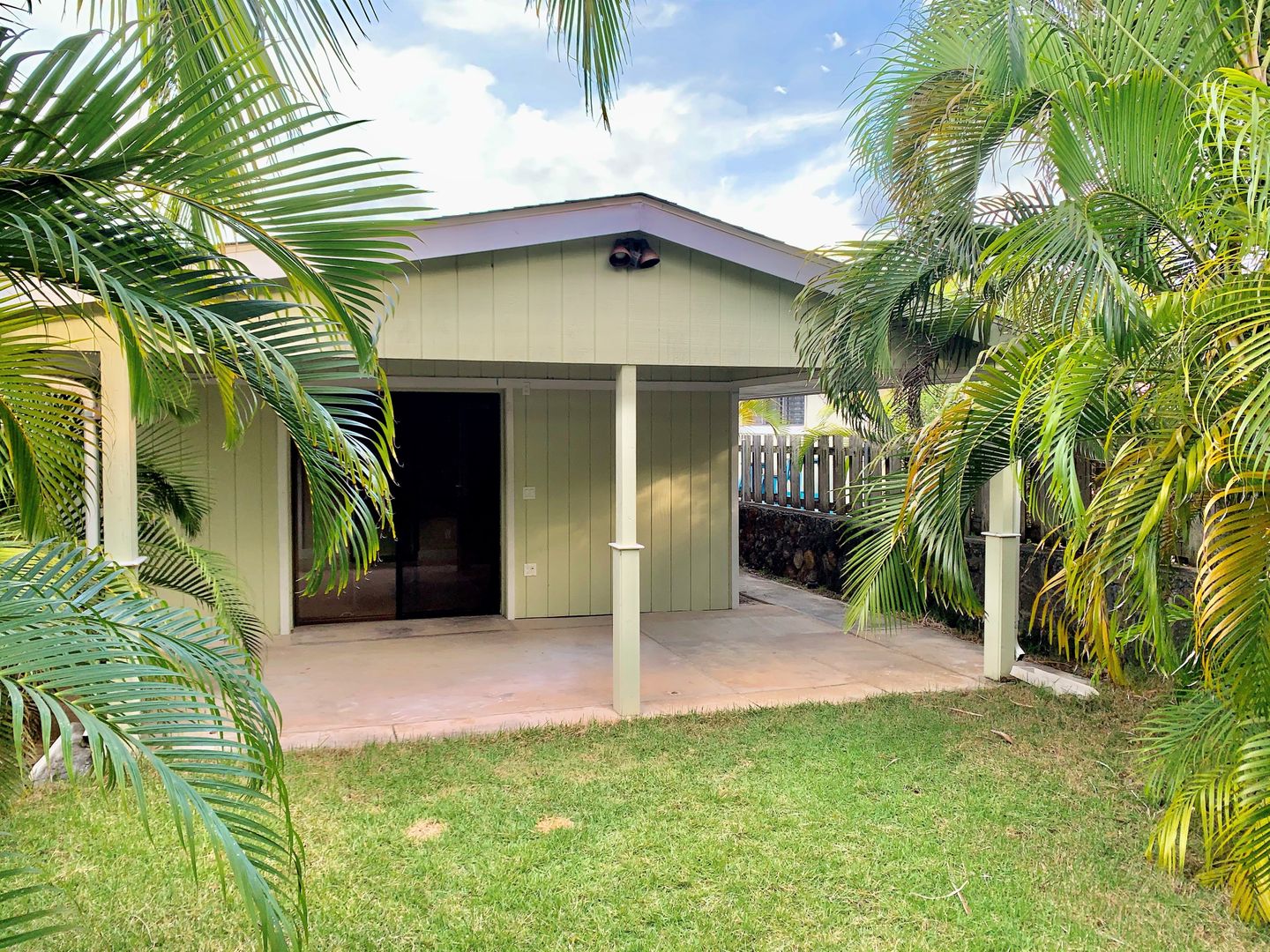 Kailua House: 130 B Ulupa St
