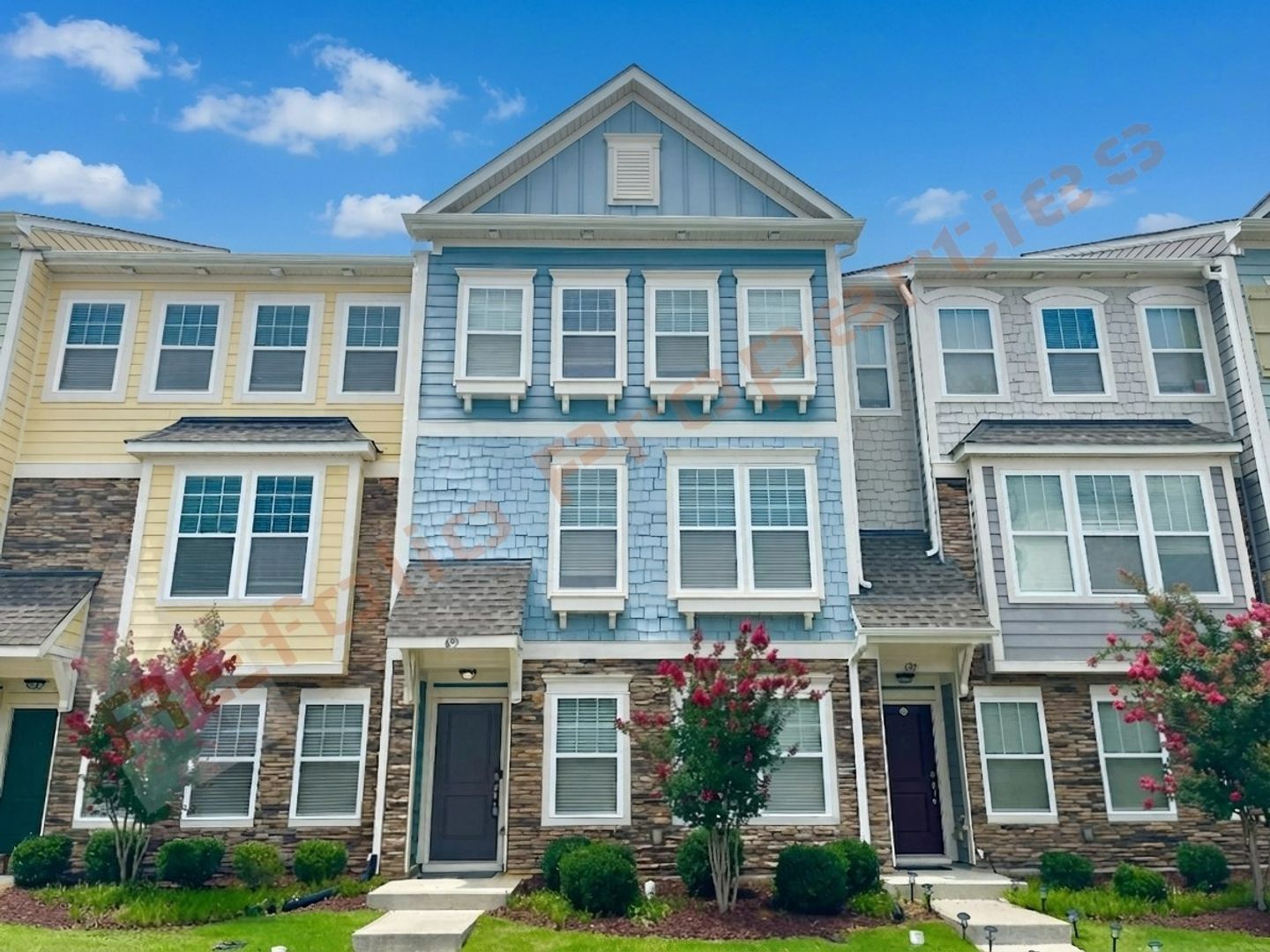 Apex Townhome: 695 Grand Central Station
