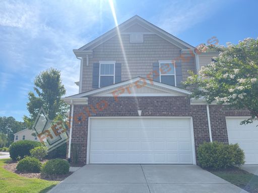 A Beautiful 4 Bedroom & 3.5 Bath with 2-Car Garage in Glencroft, Cary – Available October 7! – photo 1