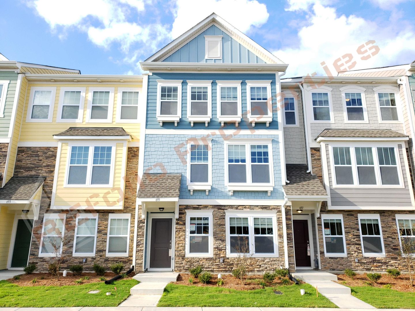 Apex Townhome: 695 Grand Central Station
