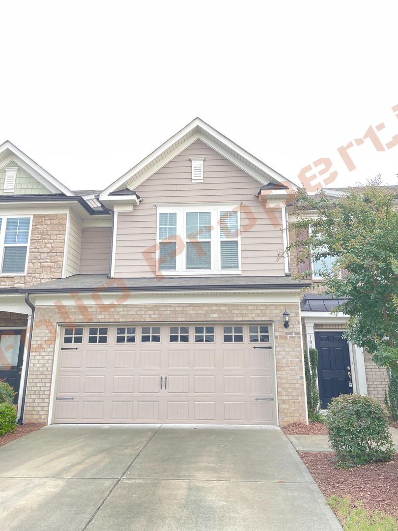 Durham House: 1018 Mirbeck Lane