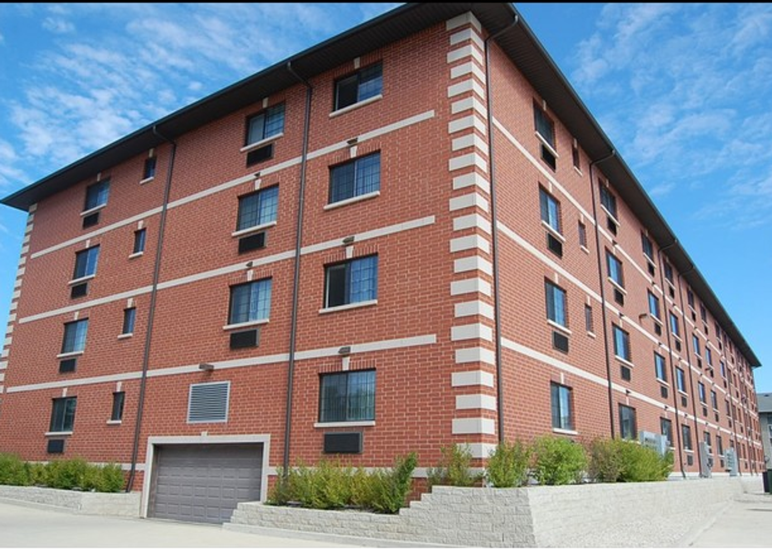 Waukegan Apartment: 3370 W. Brooke Ave