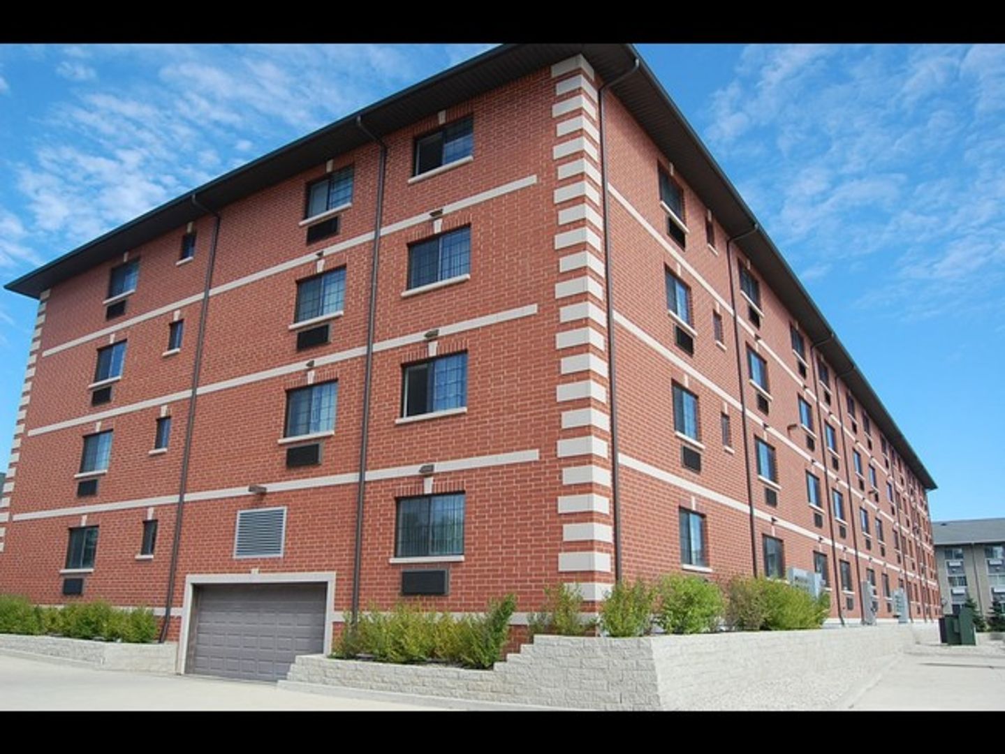 Waukegan Apartment: 3370 W. Brooke Ave