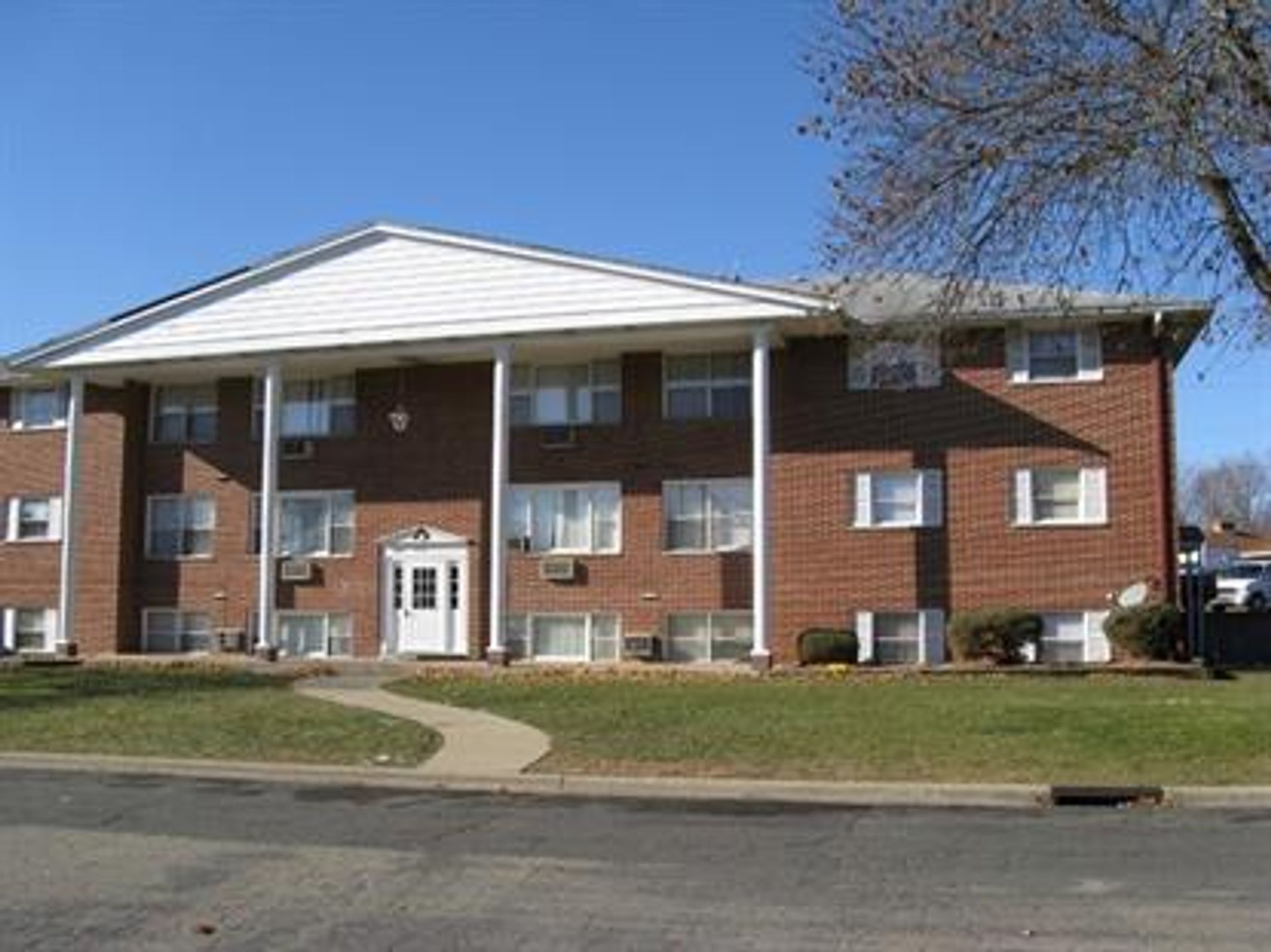 Rockford Apartment: 3348 Sun Valley Ter