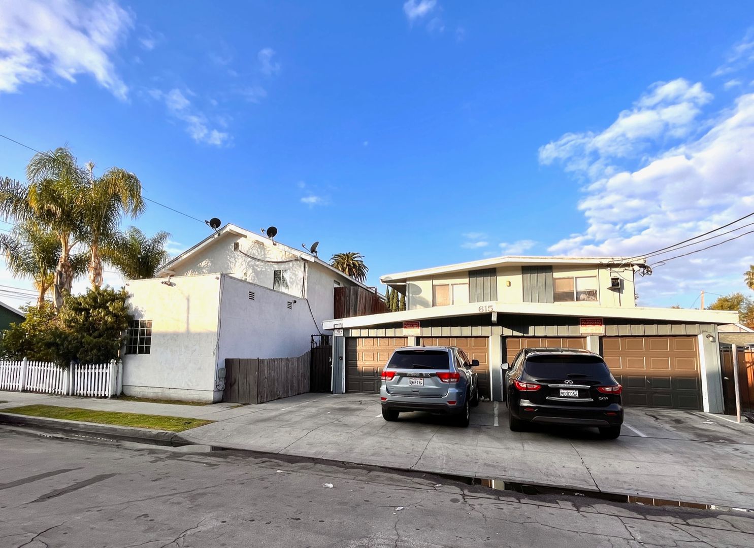Long Beach Apartment: 615 Cerritos Avenue