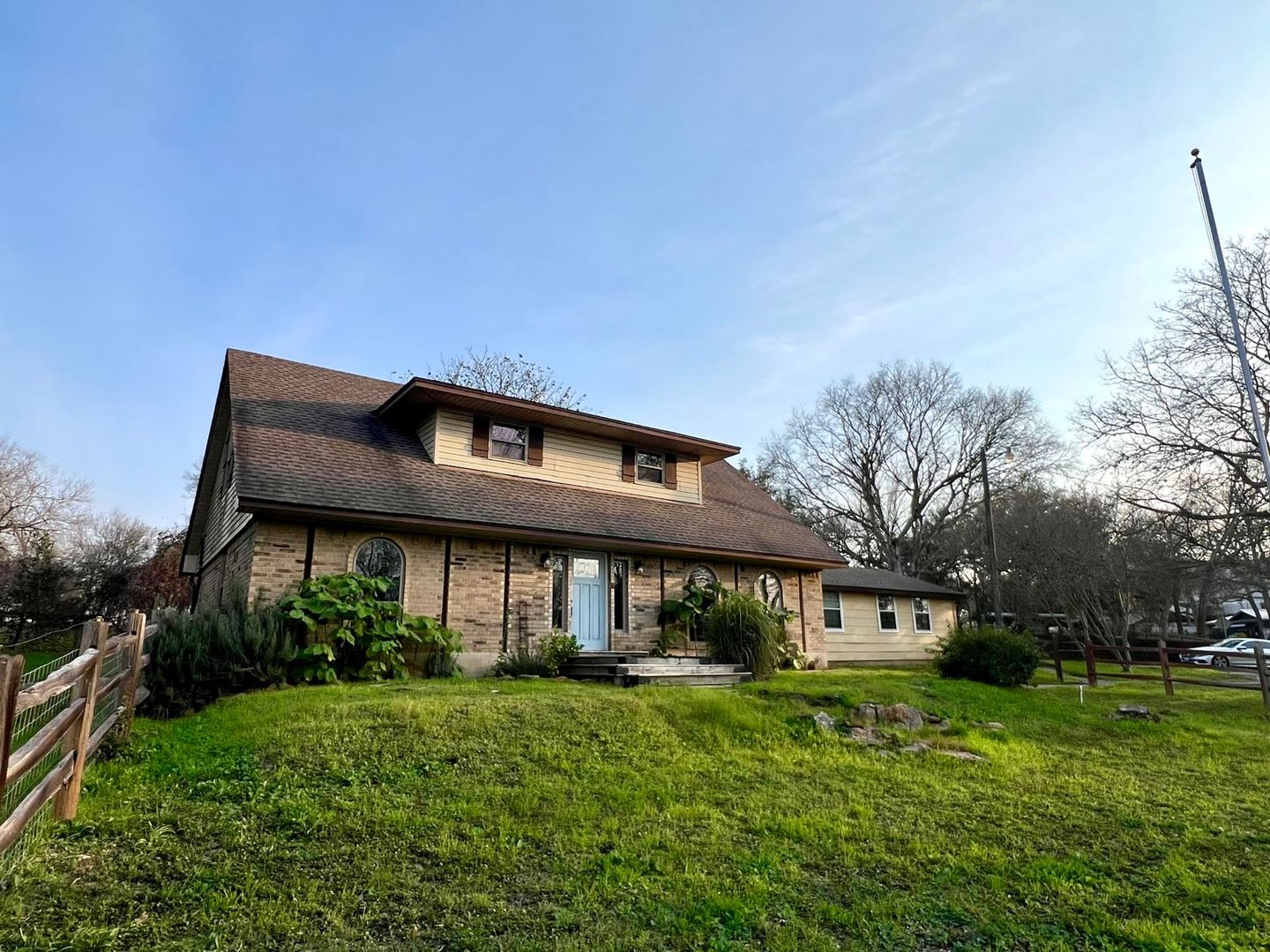 Seguin House: 289 Deer Slayer Dr